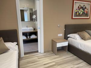 Postel nebo postele na pokoji v ubytování Martini Suite