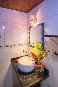 Phòng tắm tại Pousada Azul com vistas maravilhosas
