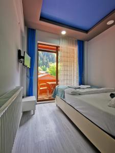 เตียงในห้องที่ Kuloğlu Otel ve Restoran