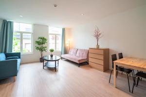 Χώρος καθιστικού στο The Fashion Street Apartments