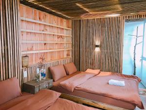 a bedroom with a bed and a window in it at Dalat Memories Homestay - Phố Sương Mờ Đà Lạt in Da Lat