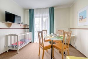 Un televizor și/sau centru de divertisment la Villa Baltic Chałupy Apartament nr 2