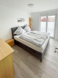 a bedroom with a bed in a room with a window at Ferienwohnung König Ludwig XIV in Saarlouis