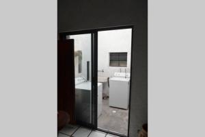 a bathroom with a toilet and a sink at Departamento en Lomas de Cuernavaca con Aire Acond in Temixco