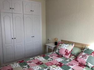 A bed or beds in a room at Casa en la playa