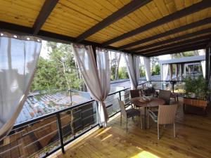 Balkón alebo terasa v ubytovaní Mobile Home Leggiero 156 - Porton Nature Hideouts