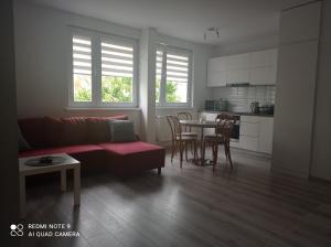 a living room with a couch and a table at Apartament Blisko Zamku in Malbork