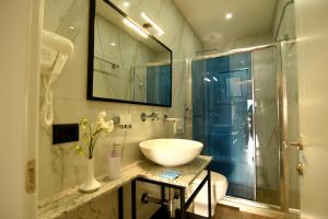 Koupelna v ubytování Hotel Ramosaco, Radhimë, Vlorë