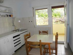 Η κουζίνα ή μικρή κουζίνα στο Apartment in Duce with sea view, loggia, air conditioning, Wi-Fi (4166-7)
