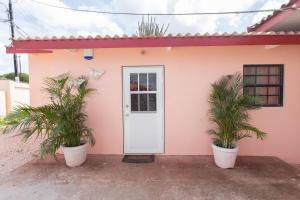 Budova, kde se apartmán nachází + 3 fotografie
