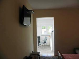 Afbeelding uit fotogalerij van Apartment in Duce with sea view, balcony, air conditioning, Wi-Fi (4166-5) in Duće