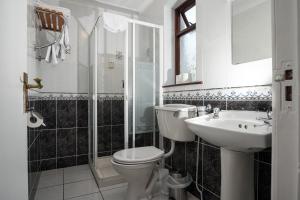 Bilik mandi di Woodside Lodge accomodation +33 gambar