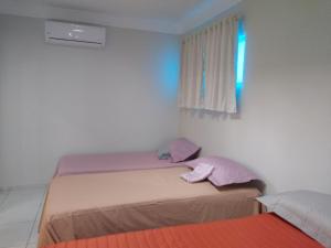 מיטה או מיטות בחדר ב-Apartamentos aconchegantes