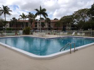 a large swimming pool with chairs in a resort at Elegant 1 Bedroom Condo With Swimming Pool Gym Access All Included In Convenient Fort Myers Location Near Golf Courses and Sanibel Island in Fort Myers +10 photos