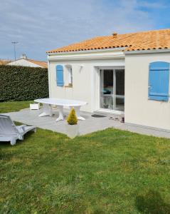 Gallery image of Maison des Trèmières in Brem-Sur-Mer