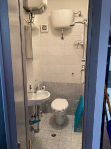 A bathroom at Luce Azzurra Camogli