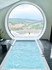 a bathroom with an arched window and a bath tub at Petit Mirador in Torrelles de Llobregat