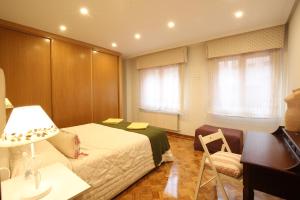 Postel nebo postele na pokoji v ubytování Apartamento Oviedo General Elorza