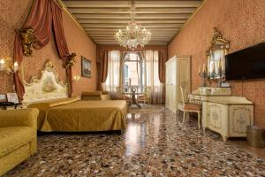 a bedroom with two beds and a chandelier at Locanda Cà Le Vele in Venice
