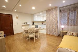 Kuchyň nebo kuchyňský kout v ubytování Apartamento Oviedo General Elorza