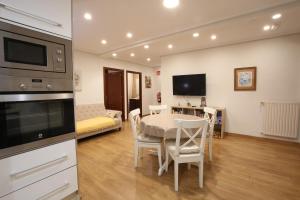 TV a/nebo společenská místnost v ubytování Apartamento Oviedo General Elorza