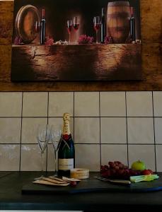 Напої в Trelaske Mill Cider Barn-with Hot Tub, Fire Pit BBQ