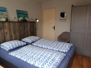 Ένα ή περισσότερα κρεβάτια σε δωμάτιο στο SJTRANDHOES Bed by the Sea +14 φωτογραφίες