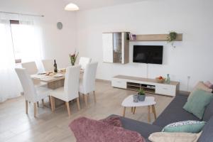 a living room with a table and a dining room at Apartment Mara in Vižinada