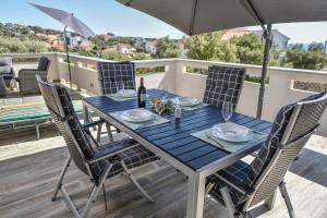 Balkón nebo terasa v ubytování Moderner Bungalow mit Meerblick