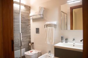 Et badeværelse på La terrazza di Chiara - vista mare + 23 billeder