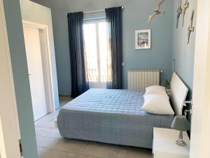 a bedroom with a bed and a large window at Cielo&Mare affittacamere in La Spezia