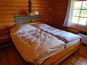 A bed or beds in a room at Charmantes Ferienhaus am Waldrand