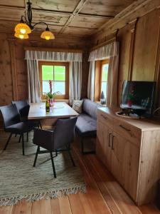 a living room with a couch and a table at Apartment Familie Webhofer in Kartitsch