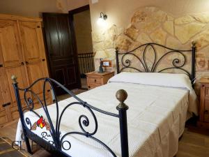 Ένα ή περισσότερα κρεβάτια σε δωμάτιο στο Casa Rural El Horno
