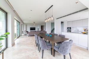 A kitchen or kitchenette at The View Bodrum