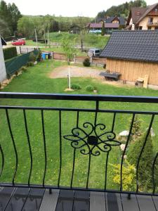 Balkón alebo terasa v ubytovaní Apartament i pokoje u Piotra