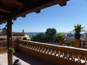 Aussicht vom Balkon eines Hauses in der Unterkunft Apartamento Caballito de Mar in L'Estartit