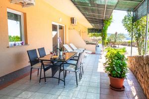 Gallery image of Apartments Sandra in Kornić