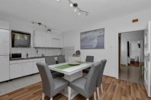 Kuchyň nebo kuchyňský kout v ubytování Apartment Sabina