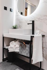 Кровать или кровати в номере Amoretta rooms