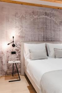 Кровать или кровати в номере Amoretta rooms