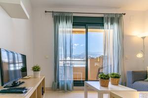 Televízia a/alebo spoločenská miestnosť v ubytovaní Andaluz Apartments Torrecilla