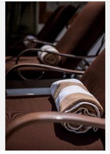 a close up of the end of a chair with a strap at HOTEL VILLAS XAIBA in Puerto Escondido