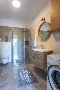 Kuchyňa alebo kuchynka v ubytovaní HANA Luxury apartment with sea view