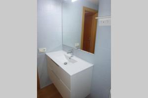 Koupelna v ubytování APARTAMENTO A 1ª LINEA DE MAR, VILAFORTUNY