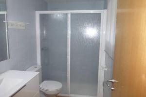 Koupelna v ubytování APARTAMENTO A 1ª LINEA DE MAR, VILAFORTUNY
