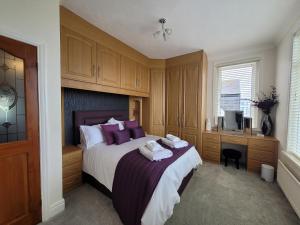 A bed or beds in a room at Sea Dunes - Fantastic North Sea Views on your door step.