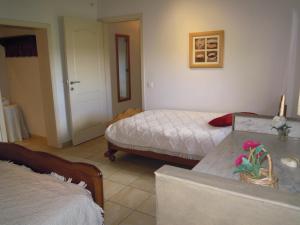 a bedroom with two beds and a table with flowers on it at Gîte Le Gros Chêne in Bouillon