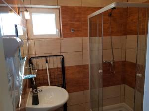 Kúpeľňa v ubytovaní Napsugár Villa B + 28 fotografií