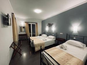 Postel nebo postele na pokoji v ubytování Nafplia Hotel